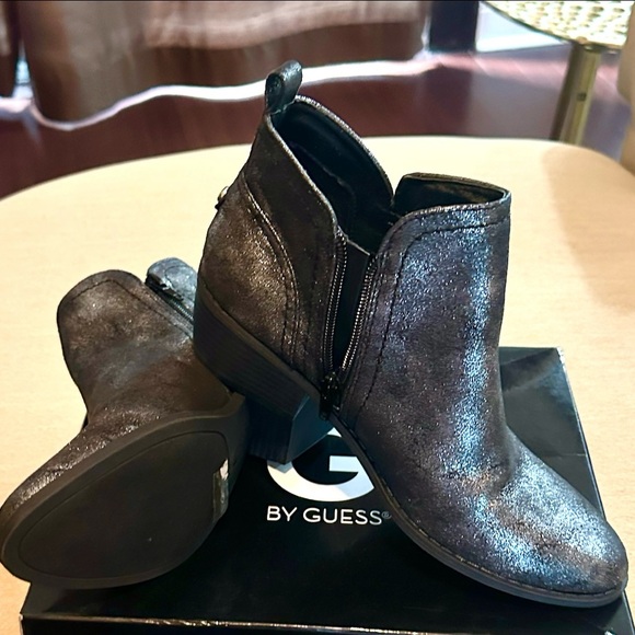 G by GUESS METALLIC PEWTER BOOTIES - Picture 10 of 14